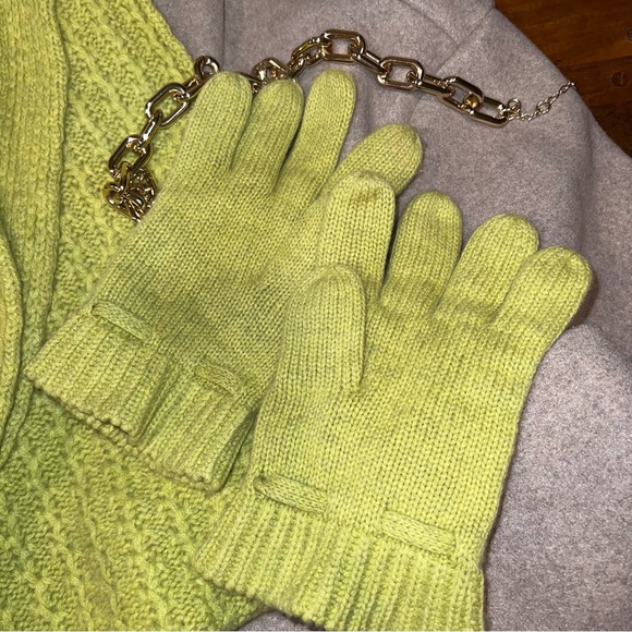 Cashmere scarf and gloves set - Picture 3 of 16